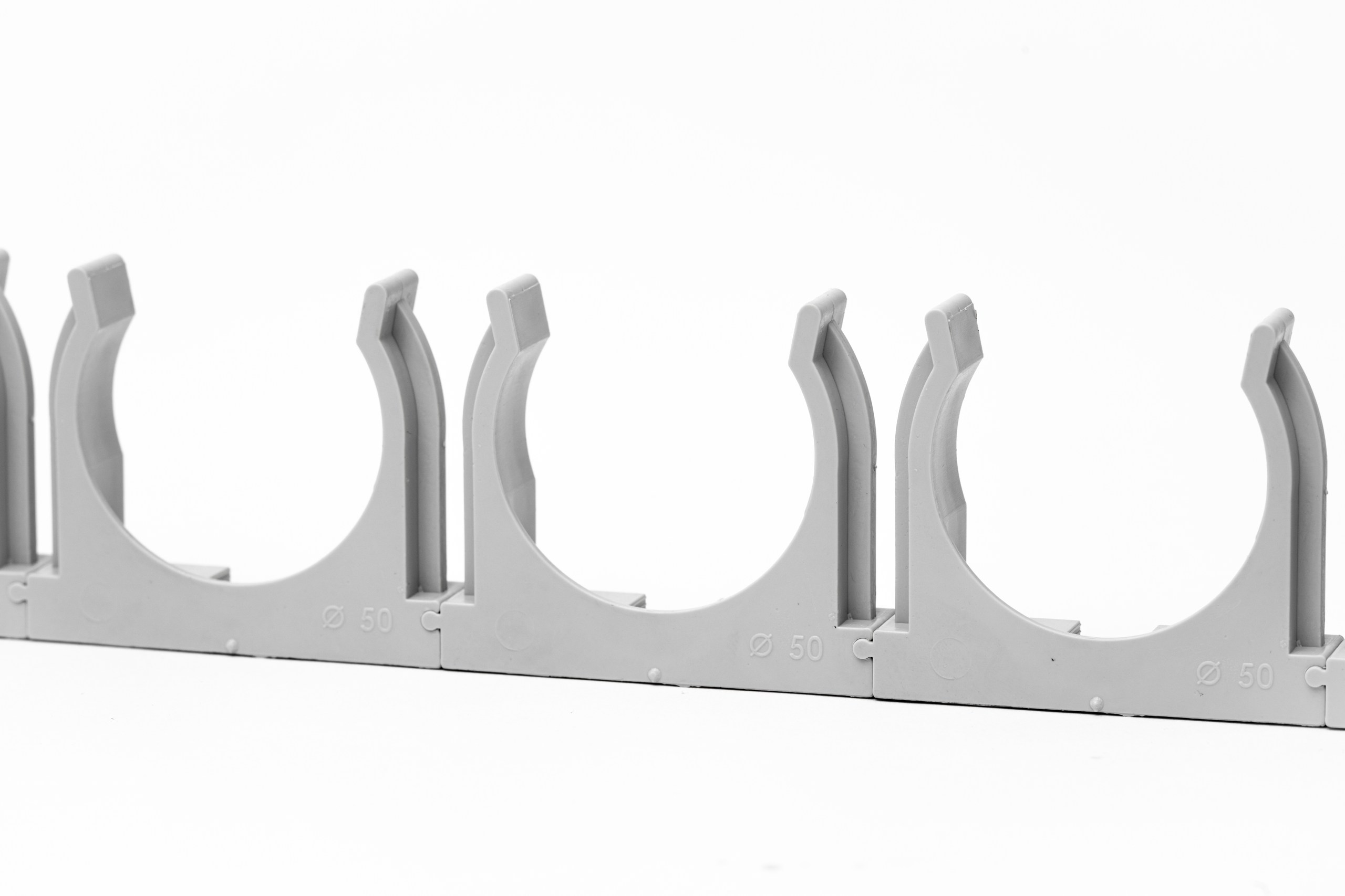 Крепеж-клипса для труб серая M1 D-50 ABS — изображение 2